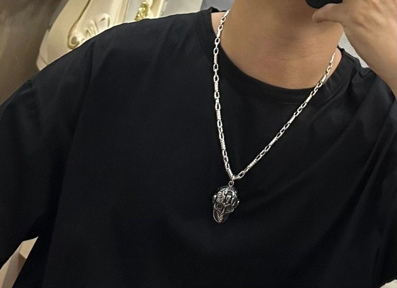 Sophisticated Louis Vuitton Necklaces 247873