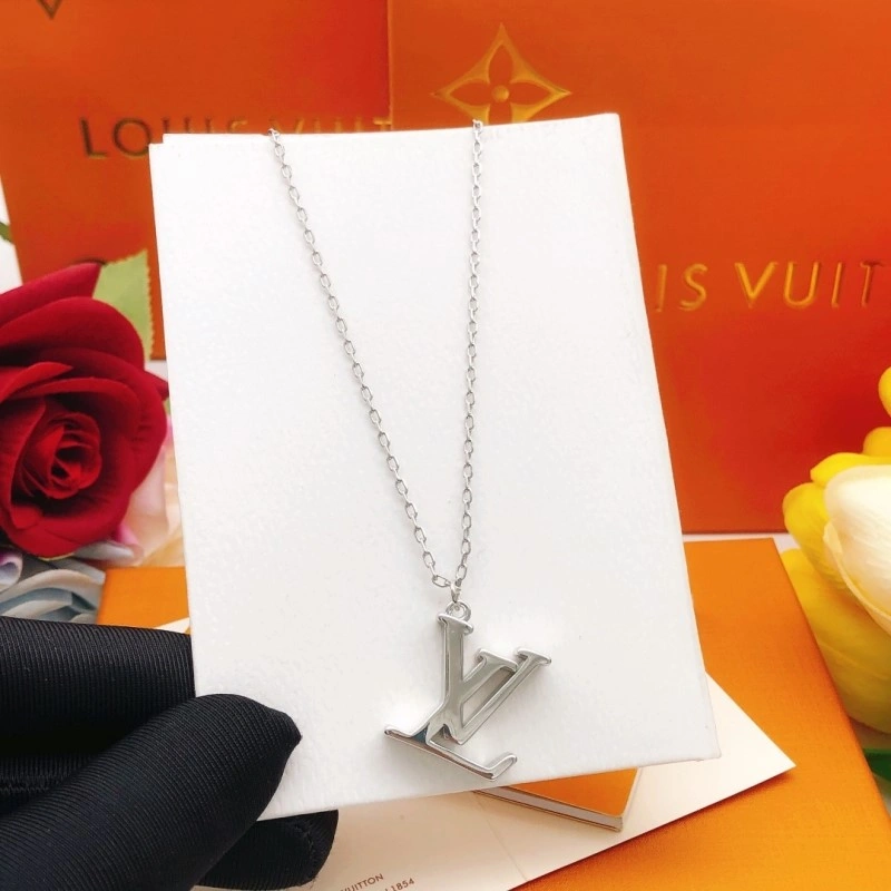 Louis Vuitton Necklaces Fashionable 247852
