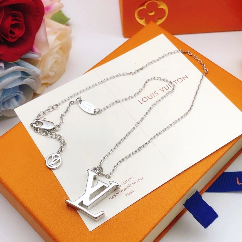 Louis Vuitton Necklaces Fashionable 247852