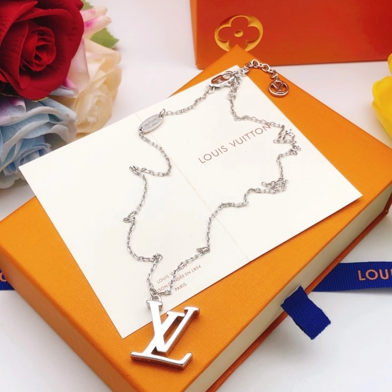 Louis Vuitton Necklaces Fashionable 247852
