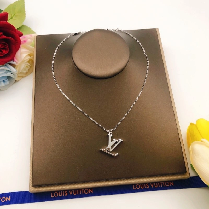 Louis Vuitton Necklaces Fashionable 247852