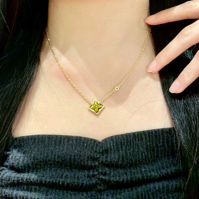 Effortless Louis Vuitton Necklaces 247868