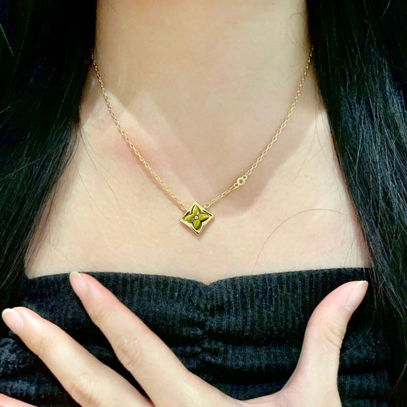 Effortless Louis Vuitton Necklaces 247868