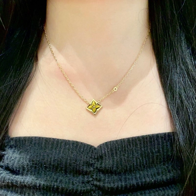 Effortless Louis Vuitton Necklaces 247868