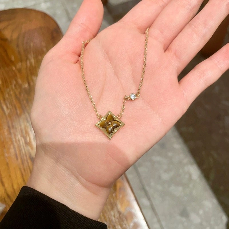 Effortless Louis Vuitton Necklaces 247868