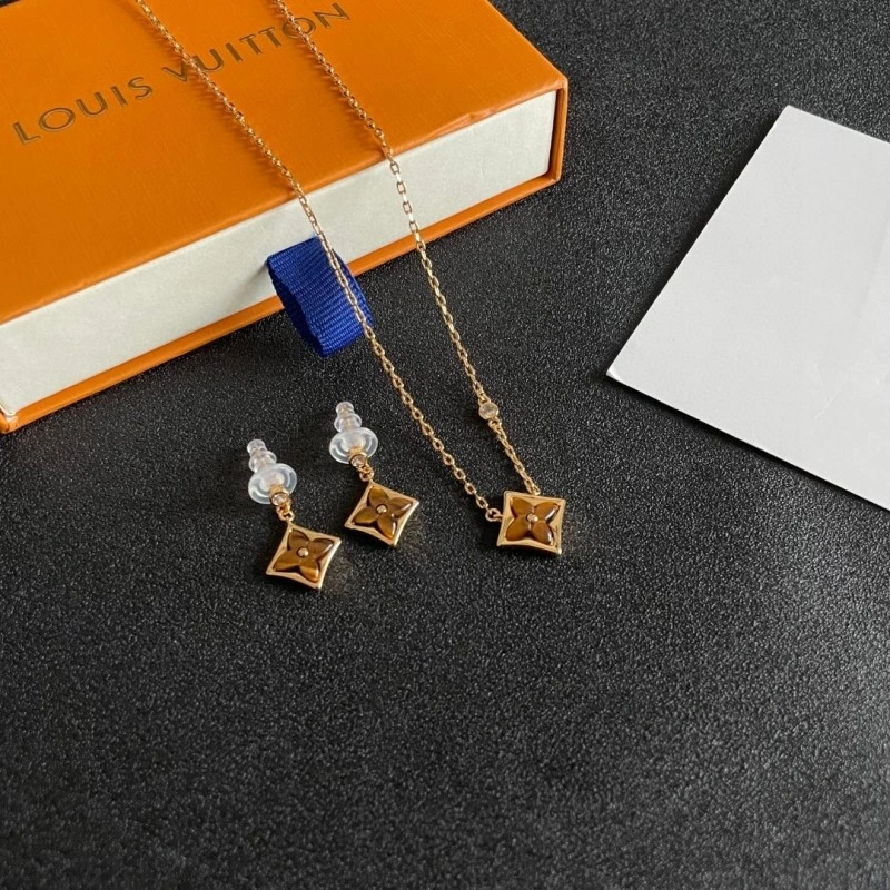 Effortless Louis Vuitton Necklaces 247868