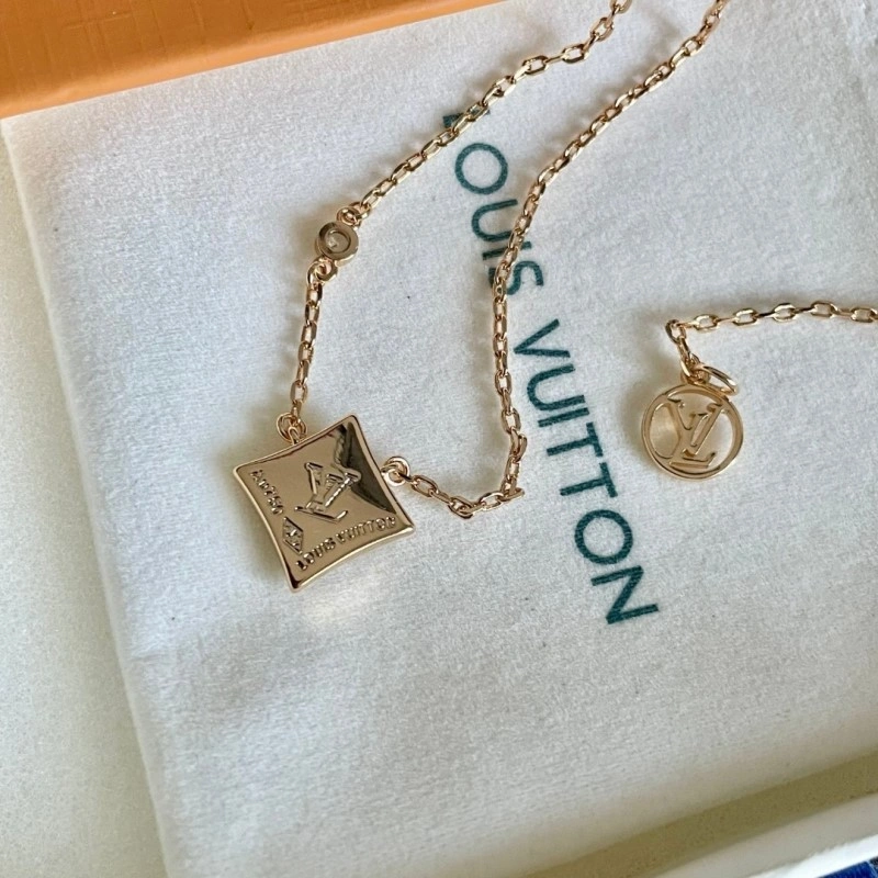 Effortless Louis Vuitton Necklaces 247868