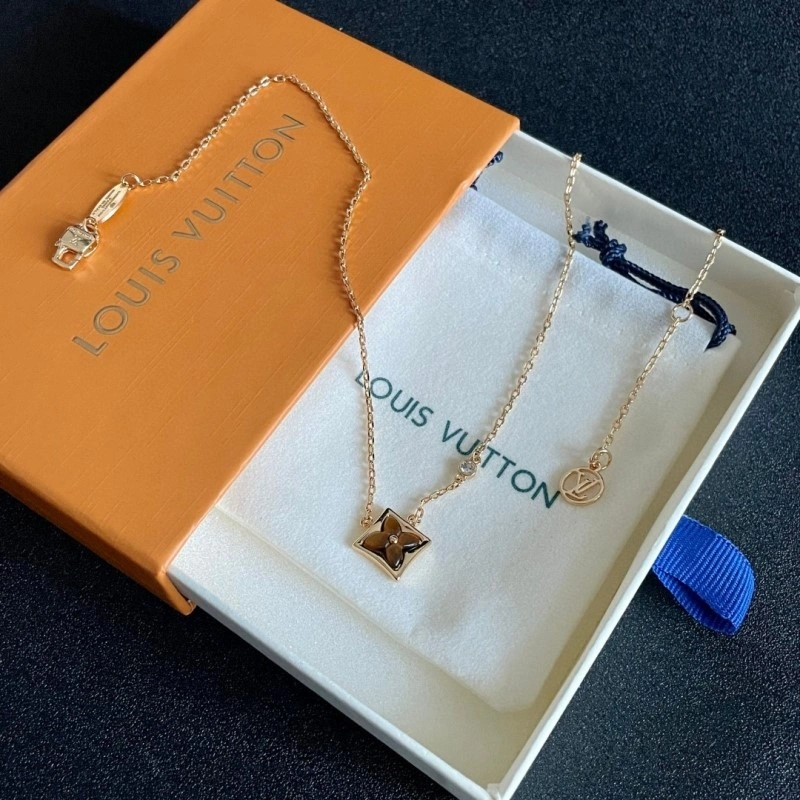 Effortless Louis Vuitton Necklaces 247868
