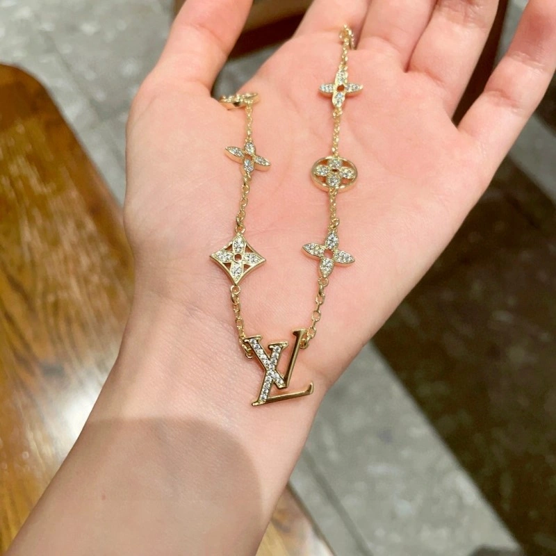 Louis Vuitton Necklaces WrinkleFree 247862