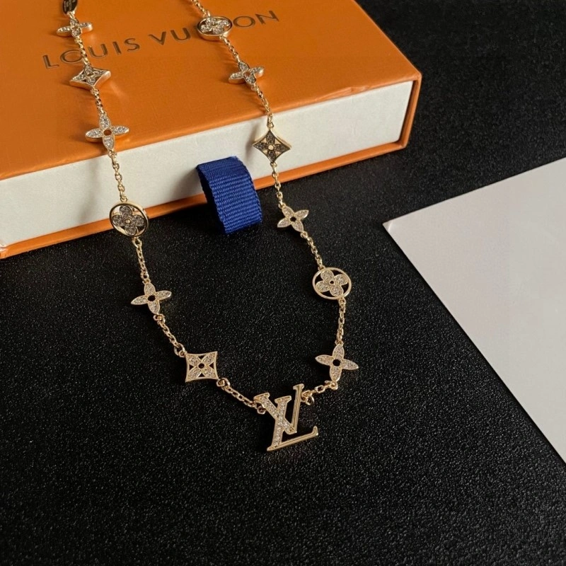 Louis Vuitton Necklaces WrinkleFree 247862