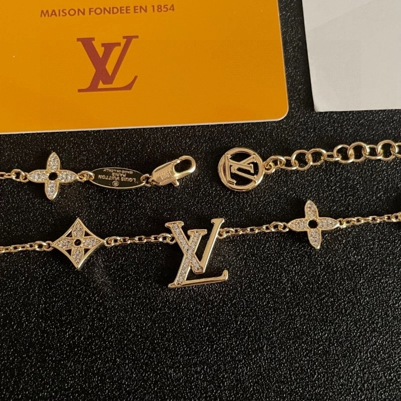 Louis Vuitton Necklaces WrinkleFree 247862