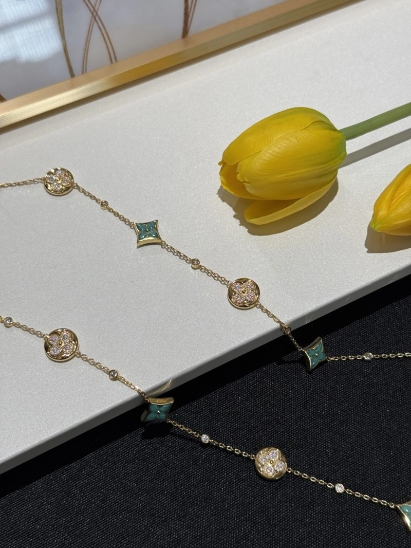 Louis Vuitton Necklaces Versatile 247864