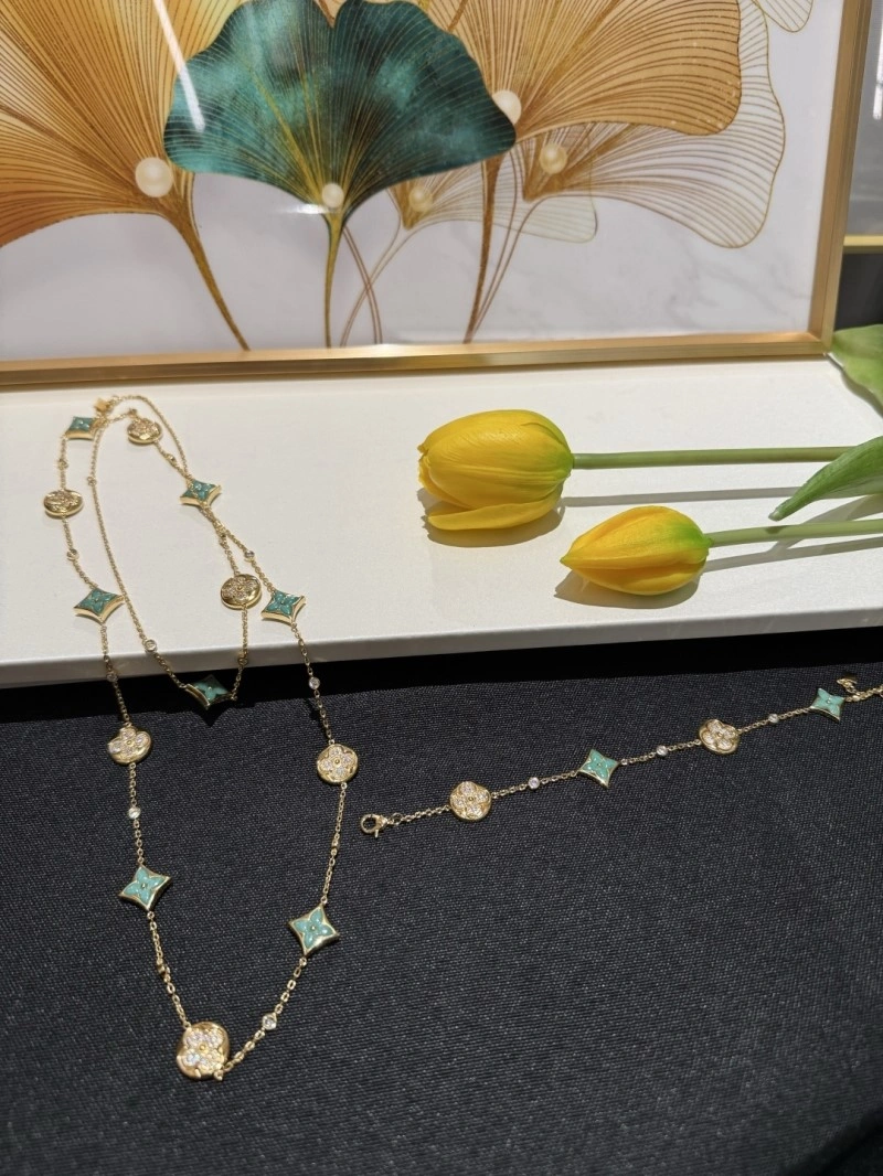 Louis Vuitton Necklaces Versatile 247864