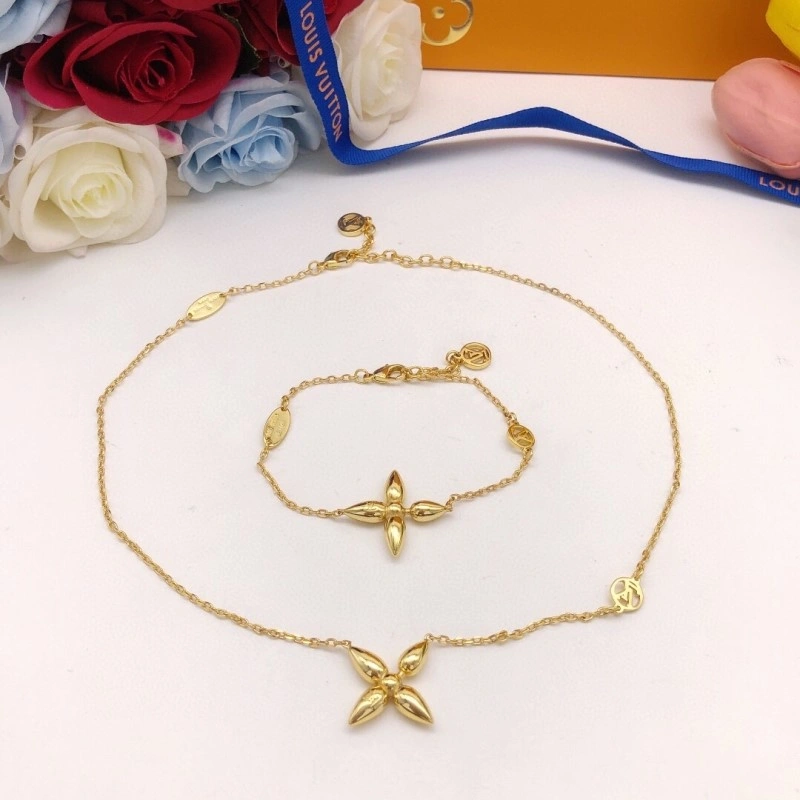 Bold Louis Vuitton Necklaces 247865