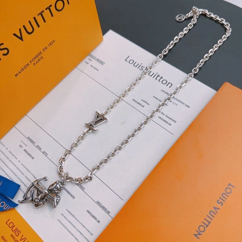 Louis Vuitton Necklaces Minimalist 247848