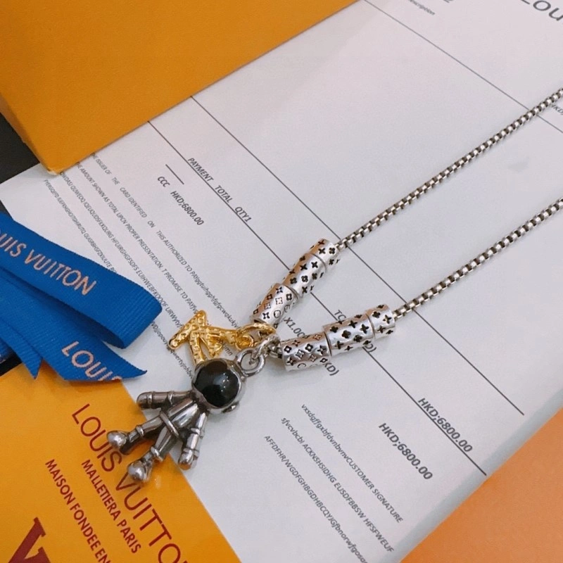 Louis Vuitton Necklaces Versatile 247858