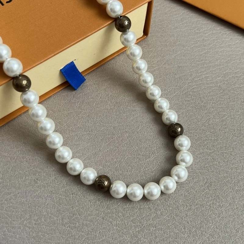 WellDesigned Louis Vuitton Necklaces 247835
