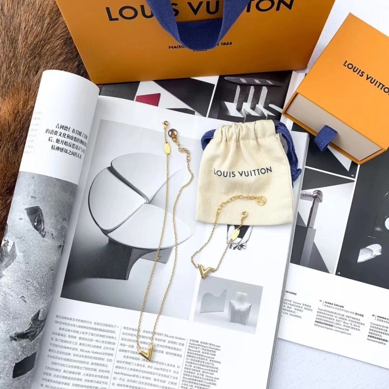 WellDesigned Louis Vuitton Necklaces 247836