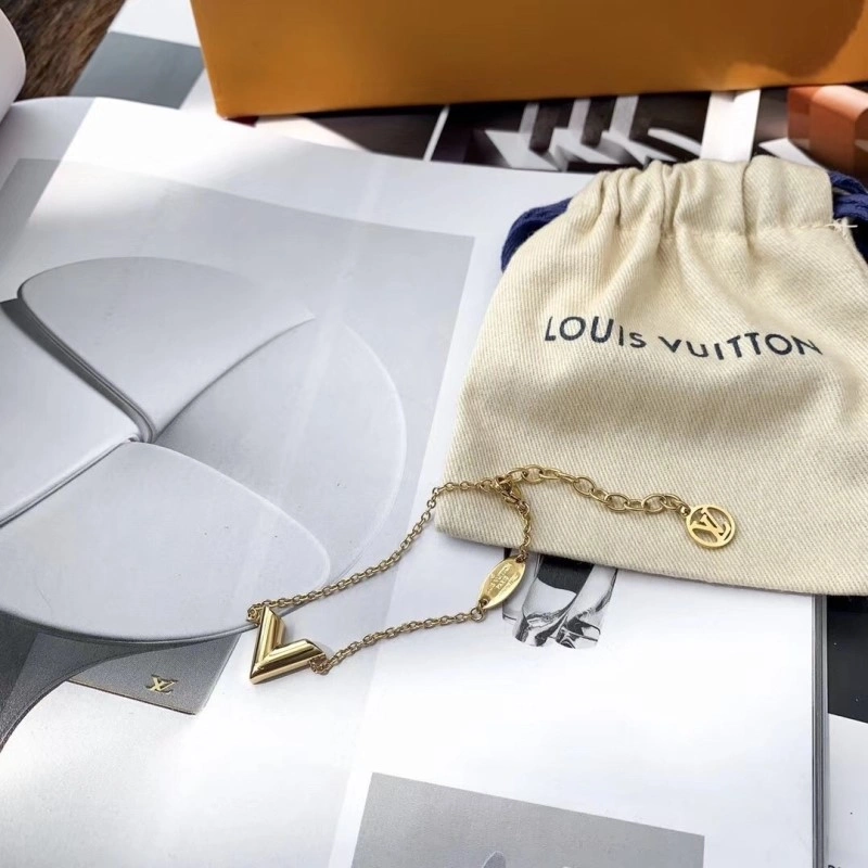 WellDesigned Louis Vuitton Necklaces 247836
