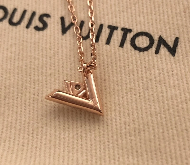 Louis Vuitton Necklaces FashionForward 247837