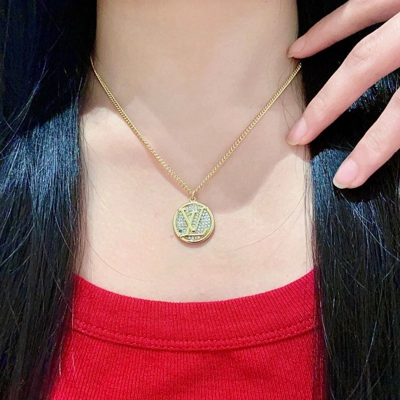 WaterResistant Louis Vuitton Necklaces 247831