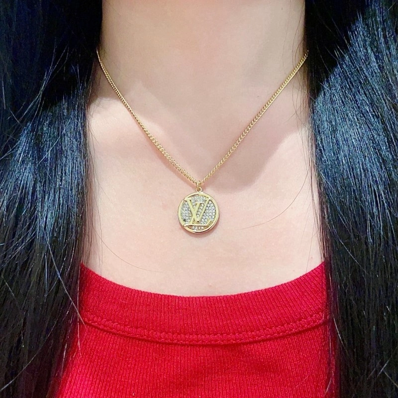 WaterResistant Louis Vuitton Necklaces 247831