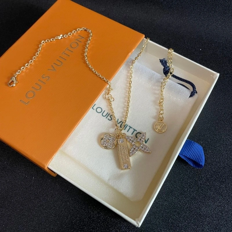 Louis Vuitton Necklaces Seasonal 247817