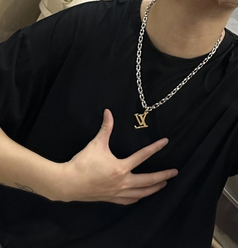 Unisex Louis Vuitton Necklaces 247819