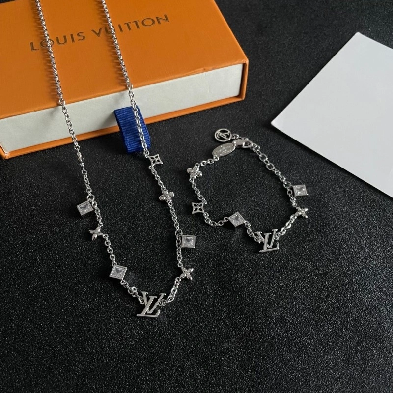 Compact Louis Vuitton Necklaces 247823
