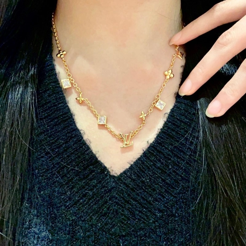 Louis Vuitton Necklaces Effortless 247815