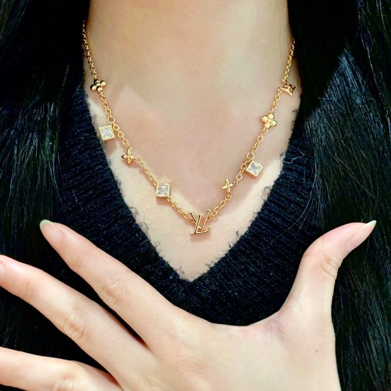 Louis Vuitton Necklaces Effortless 247815