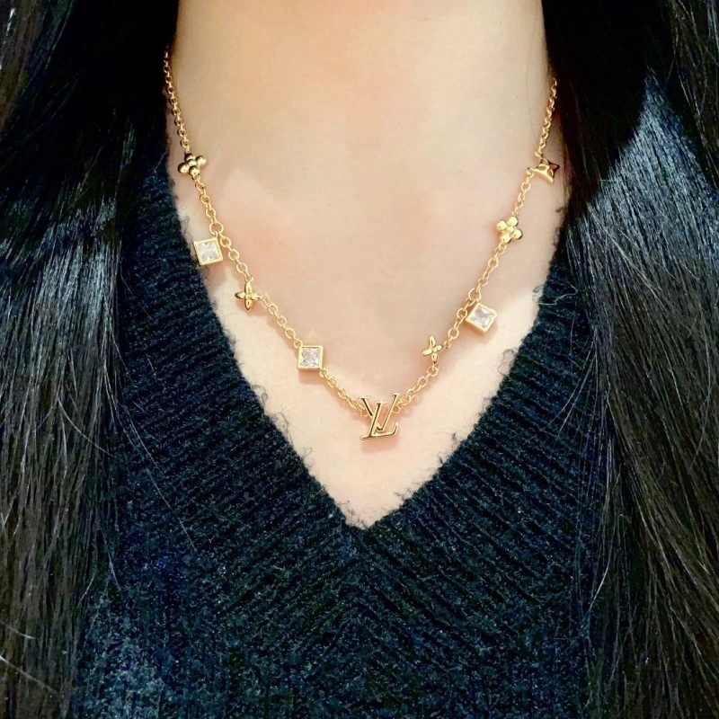 Louis Vuitton Necklaces Effortless 247815
