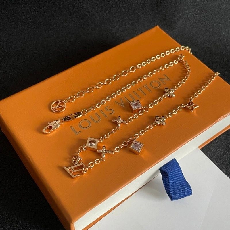 Louis Vuitton Necklaces Effortless 247815