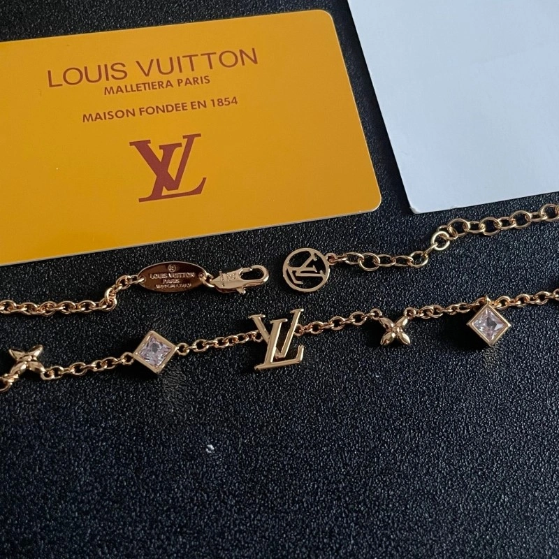 Louis Vuitton Necklaces Effortless 247815