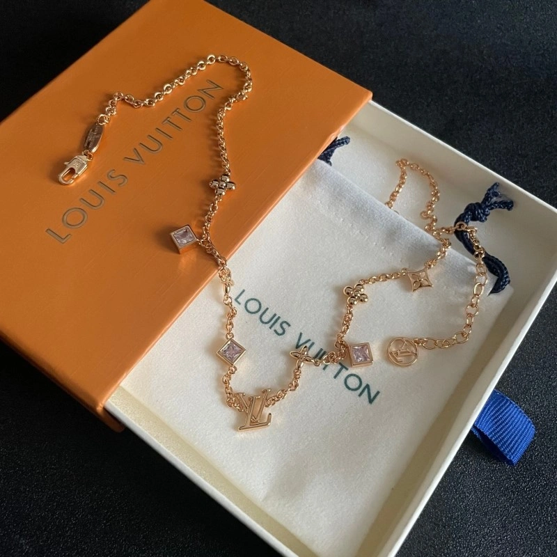 Louis Vuitton Necklaces Effortless 247815