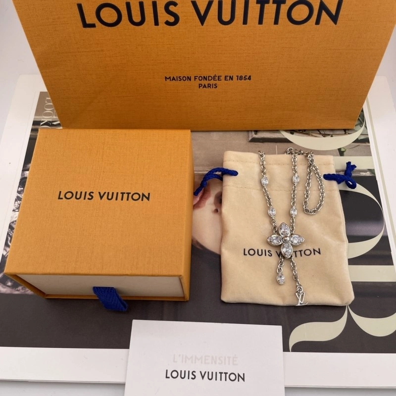 Versatile Louis Vuitton Necklaces 247820
