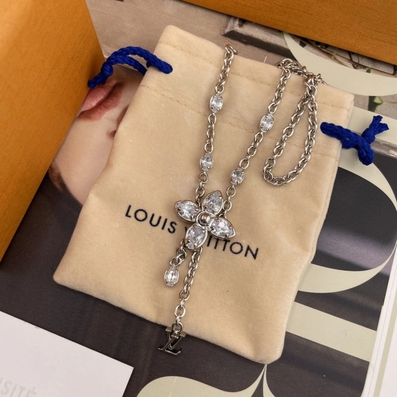 Versatile Louis Vuitton Necklaces 247820