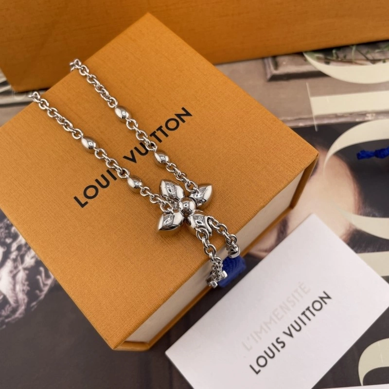 Versatile Louis Vuitton Necklaces 247820