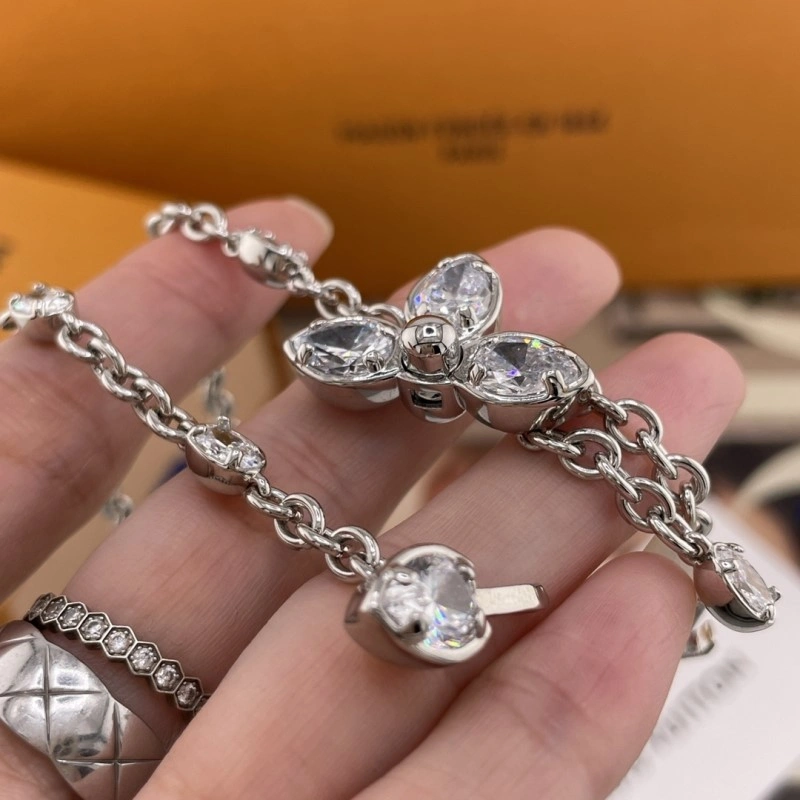 Versatile Louis Vuitton Necklaces 247820