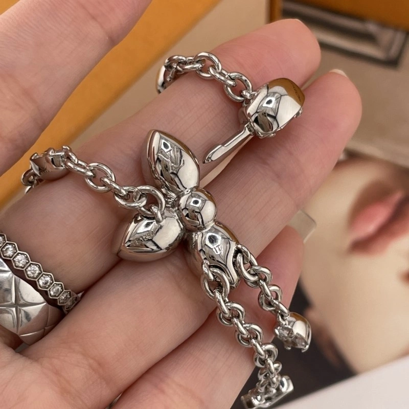 Versatile Louis Vuitton Necklaces 247820