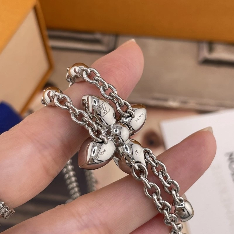 Versatile Louis Vuitton Necklaces 247820
