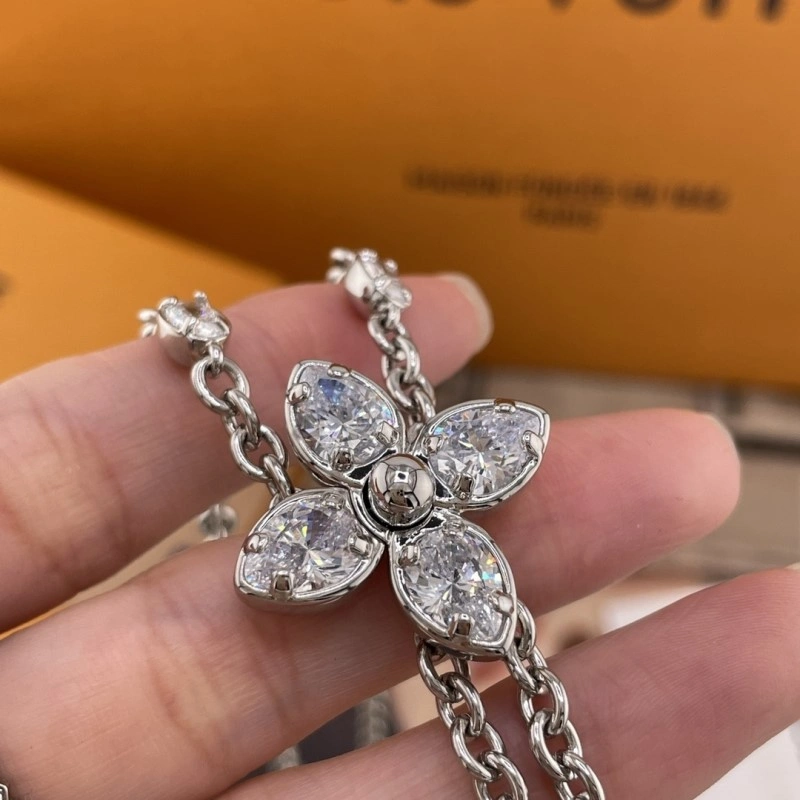 Versatile Louis Vuitton Necklaces 247820