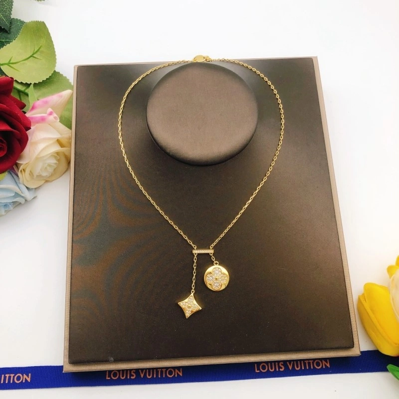 Attractive Louis Vuitton Necklaces 247812