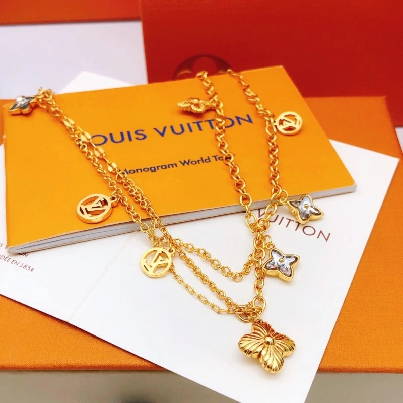 Elegant Louis Vuitton Necklaces 247804