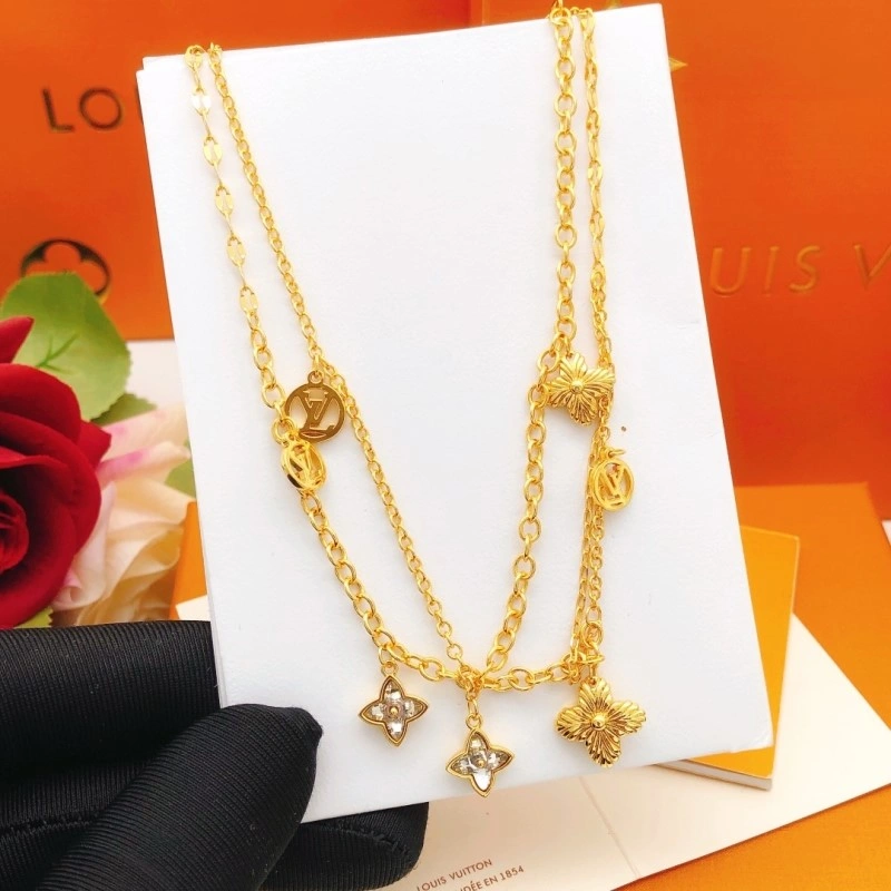 Elegant Louis Vuitton Necklaces 247804