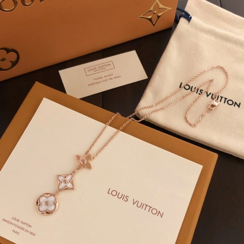 Louis Vuitton Necklaces Minimalist 247799