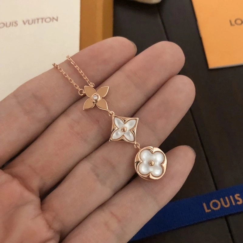 Louis Vuitton Necklaces Minimalist 247799