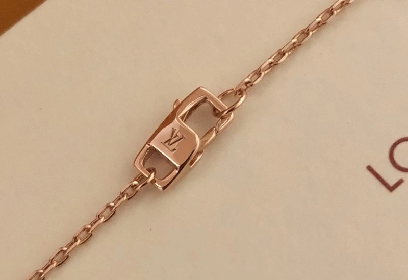 Louis Vuitton Necklaces Minimalist 247799
