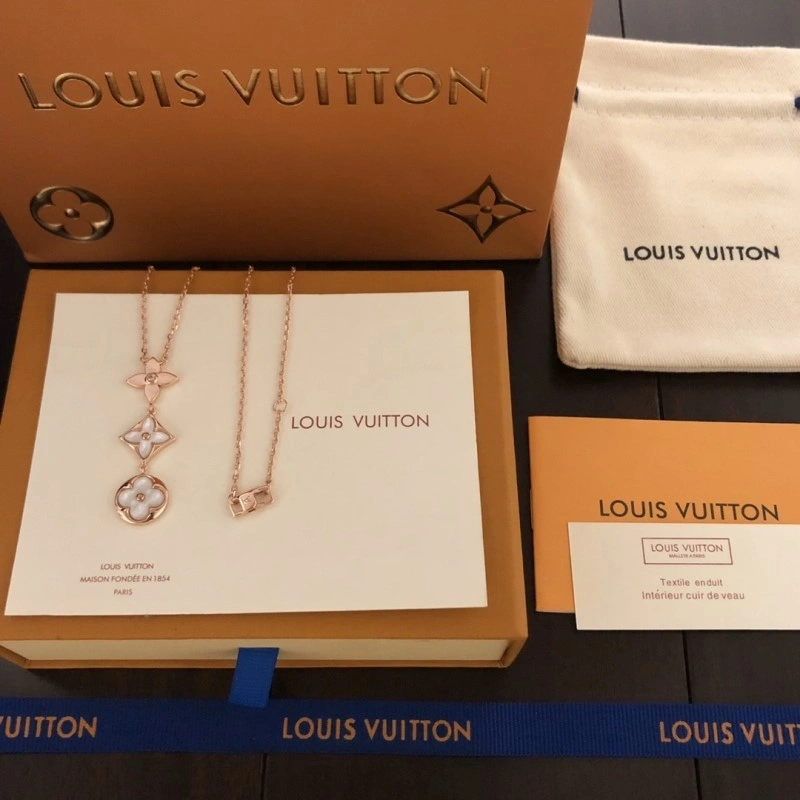 Louis Vuitton Necklaces Minimalist 247799