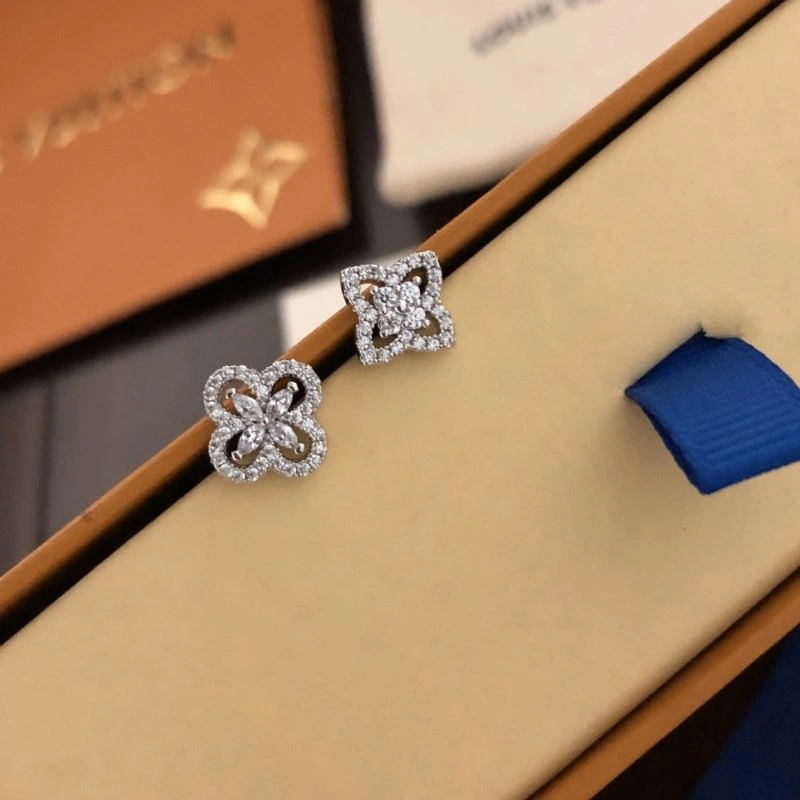 Louis Vuitton Necklaces Bold 247816